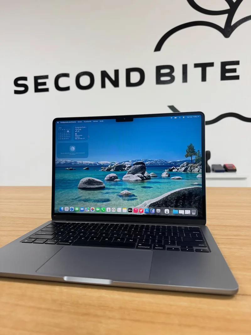 MacBook Air M2 2022