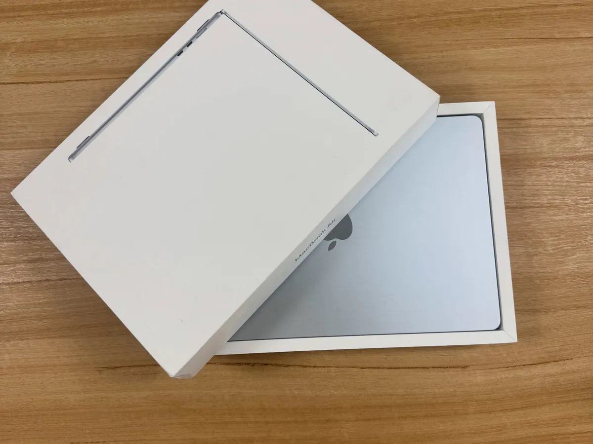 MacBook Air 15.3" (2025) — fotografía representativa 2