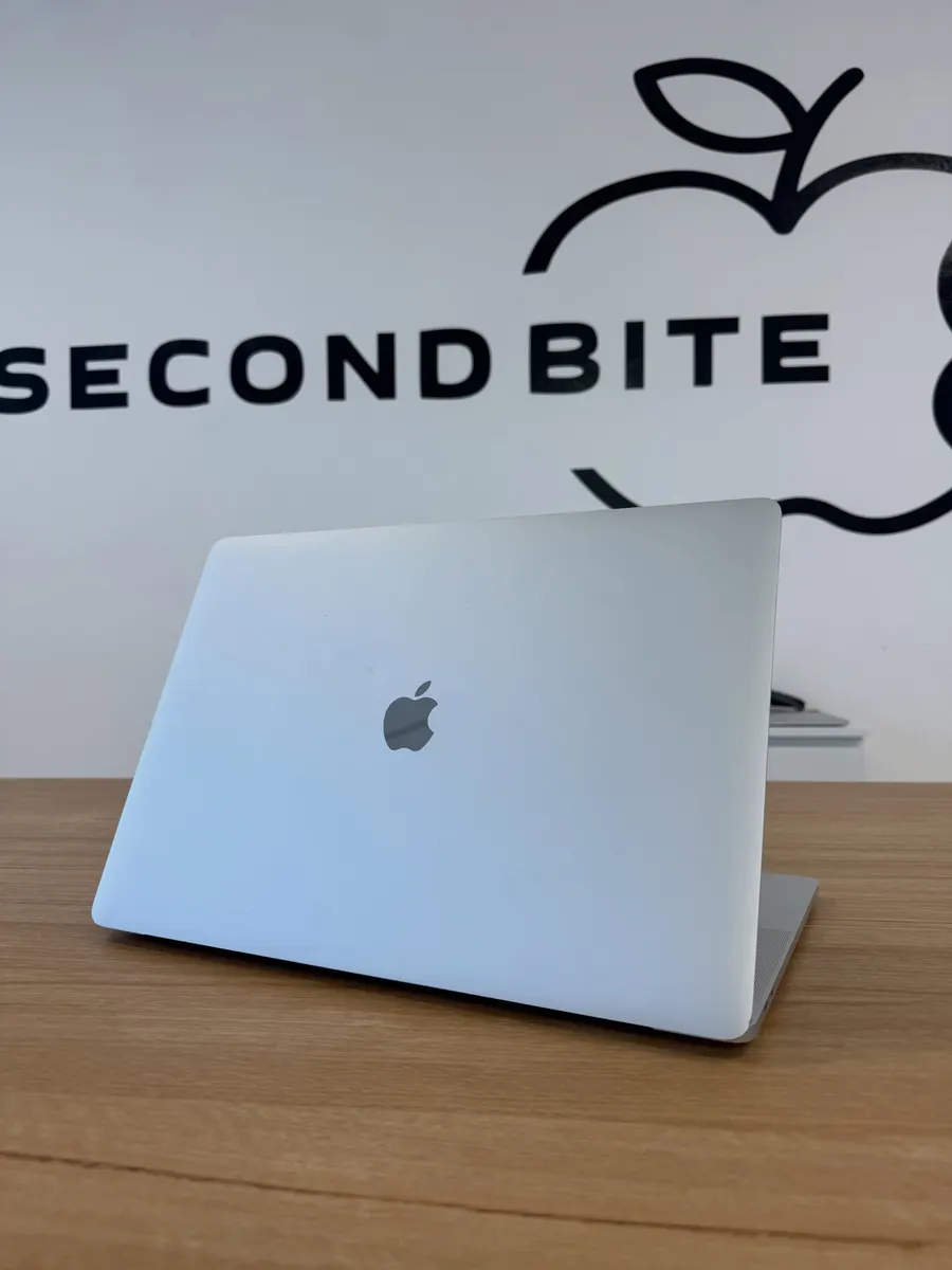 MacBook Pro 16" (2019) — fotografía representativa 2